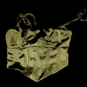 I love this crop soooo much but I don’t have anything to go with it.